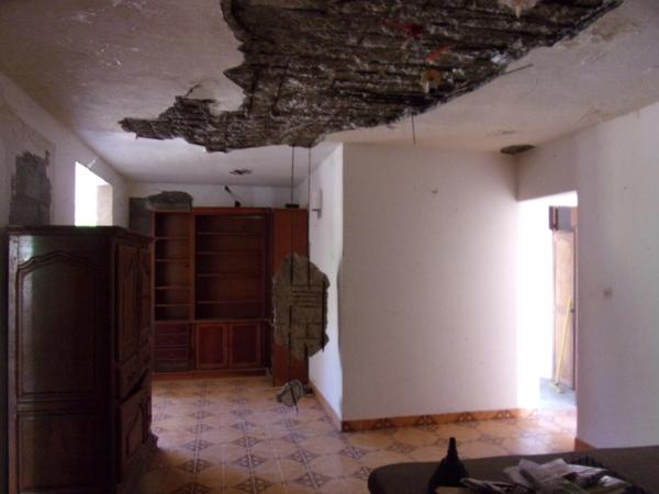 A VENDRE - SAINT-FRANCOIS MAISON A RENOVER DE TYPE T4
