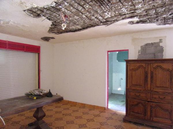 A VENDRE - SAINT-FRANCOIS MAISON A RENOVER DE TYPE T4
