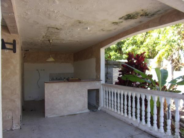 A VENDRE - SAINT-FRANCOIS MAISON A RENOVER DE TYPE T4