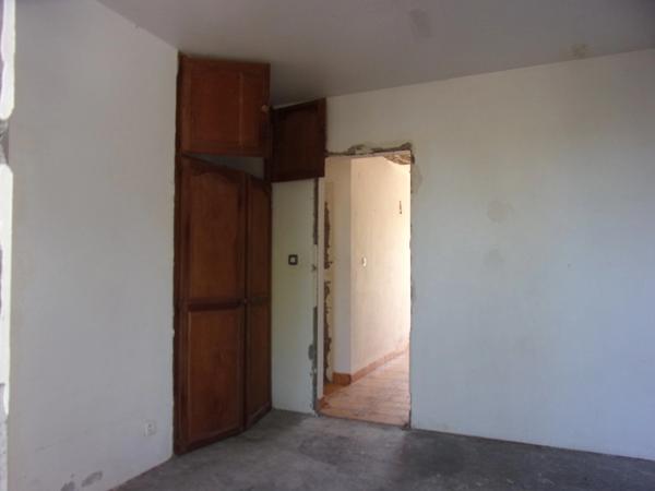 A VENDRE - SAINT-FRANCOIS MAISON A RENOVER DE TYPE T4