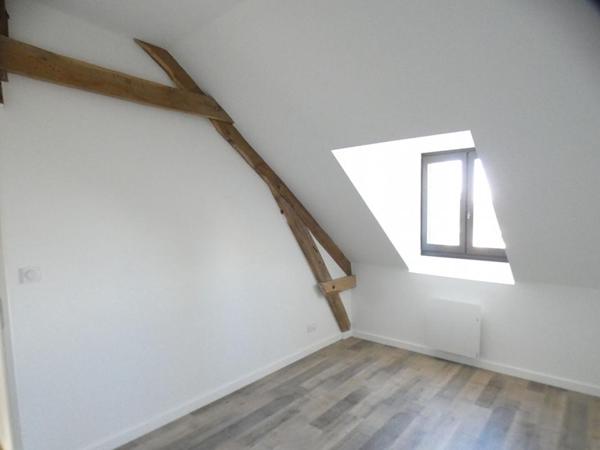 Maison renovée entirement à Montignac Lascaux avec 3 chambres, bureau et jardin