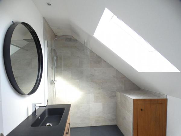 Maison renovée entirement à Montignac Lascaux avec 3 chambres, bureau et jardin