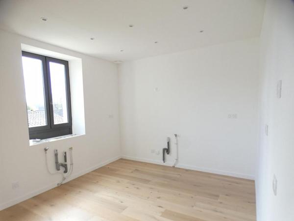 Maison renovée entirement à Montignac Lascaux avec 3 chambres, bureau et jardin