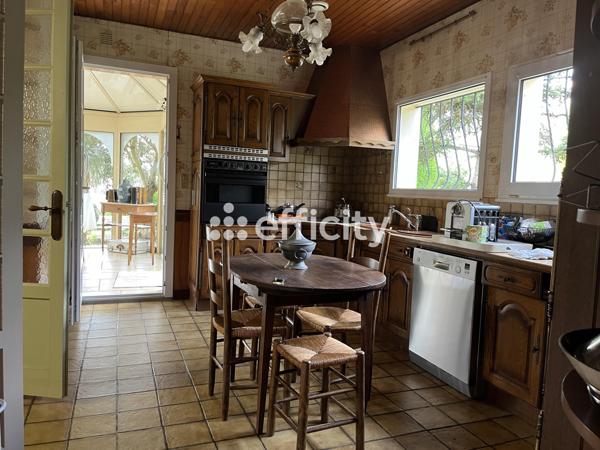 Maison 8 pièces - 302 m²