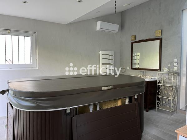 Maison 8 pièces - 302 m²