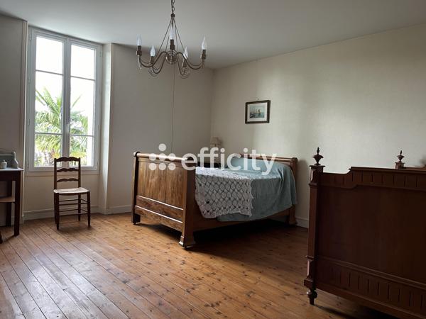 Maison 8 pièces - 302 m²