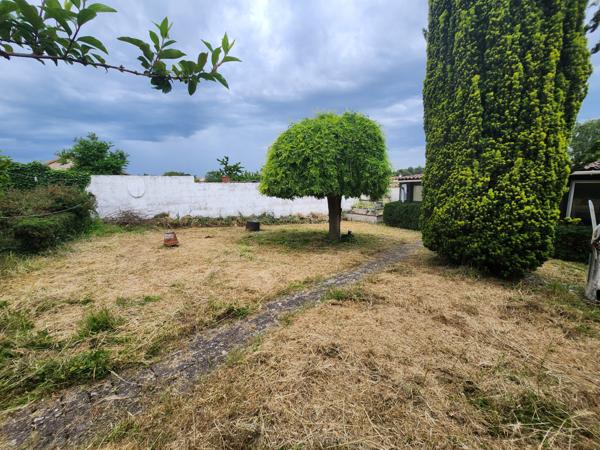 Luçon (85400) Maison au calme en centre ville de Luçon avec jardin et dépendance