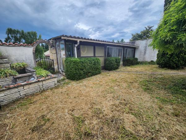 Luçon (85400) Maison au calme en centre ville de Luçon avec jardin et dépendance