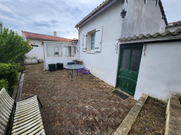 Luçon (85400) Maison au calme en centre ville de Luçon avec jardin et dépendance