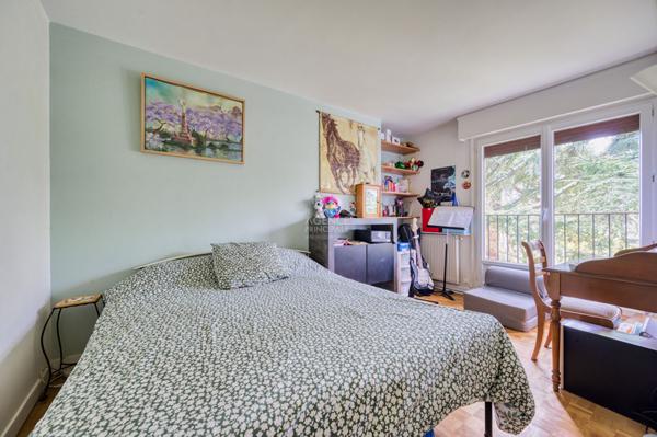CHAVILLE - Dernier étage appartement familiale traversant de 5 pièces. 565 000 € **  - Référence  753-C