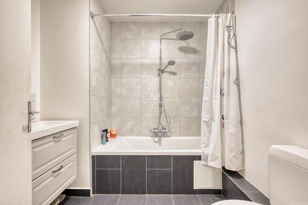 CHAVILLE - Dernier étage appartement familiale traversant de 5 pièces. 565 000 € **  - Référence  753-C