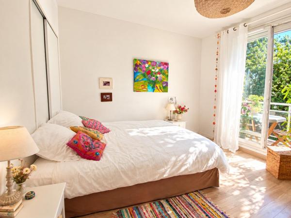 COUP DE COEUR APPARTEMENT AVEC 2 BALCONS ET GARAGE DANS UN ECRIN DE VERDURE A DEUX PAS DE LA MER ET DU CENTRE !