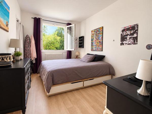 COUP DE COEUR APPARTEMENT AVEC 2 BALCONS ET GARAGE DANS UN ECRIN DE VERDURE A DEUX PAS DE LA MER ET DU CENTRE !