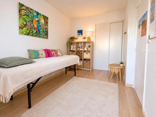 COUP DE COEUR APPARTEMENT AVEC 2 BALCONS ET GARAGE DANS UN ECRIN DE VERDURE A DEUX PAS DE LA MER ET DU CENTRE !
