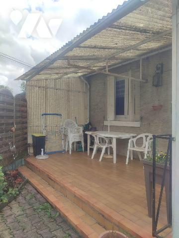 A AURILLAC (CANTAL), proche du centre-ville, une maison mitoyenne à rénover
comprenant, au rez...