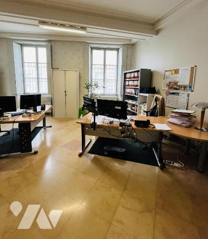 LOCAUX PROFESSIONNELS