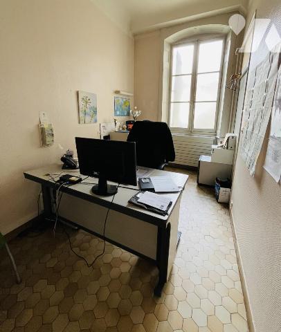 LOCAUX PROFESSIONNELS