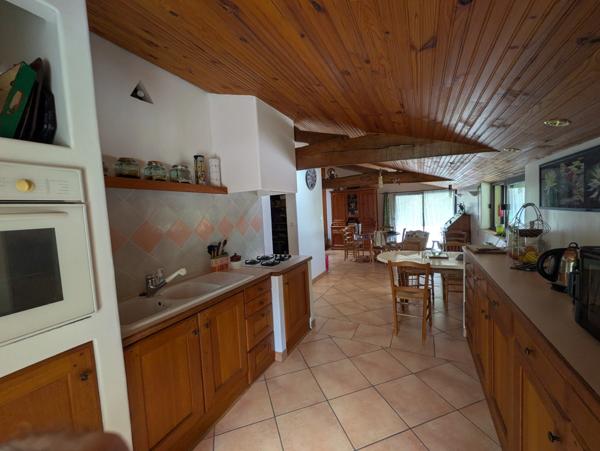 AUBIGNY-LES CLOUZEAUX Maison en pierre 186 m² charme champêtre avec grand parc env. 1 HA