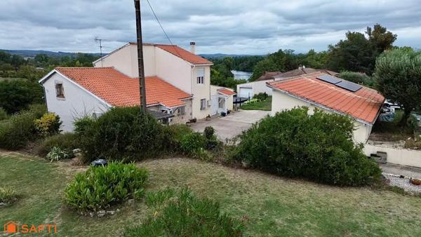 Maison familiale avec dépendances, vaste terrain et vue dégagée sur le Lot