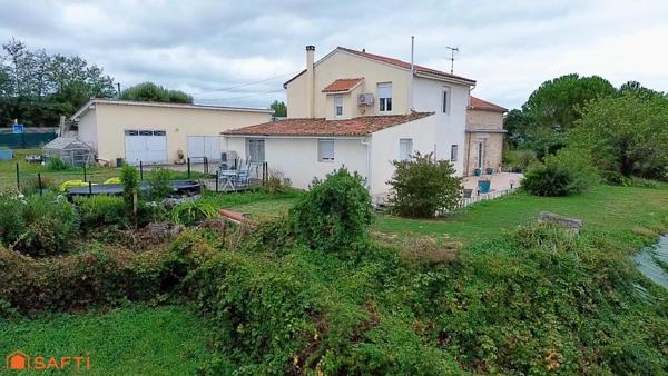 Maison familiale avec dépendances, vaste terrain et vue dégagée sur le Lot
