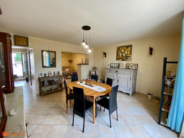 Maison familiale avec dépendances, vaste terrain et vue dégagée sur le Lot
