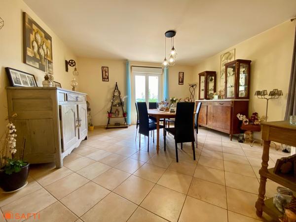 Maison familiale avec dépendances, vaste terrain et vue dégagée sur le Lot