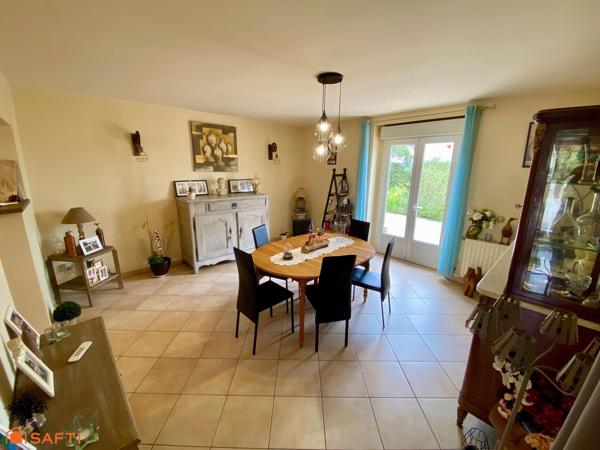 Maison familiale avec dépendances, vaste terrain et vue dégagée sur le Lot