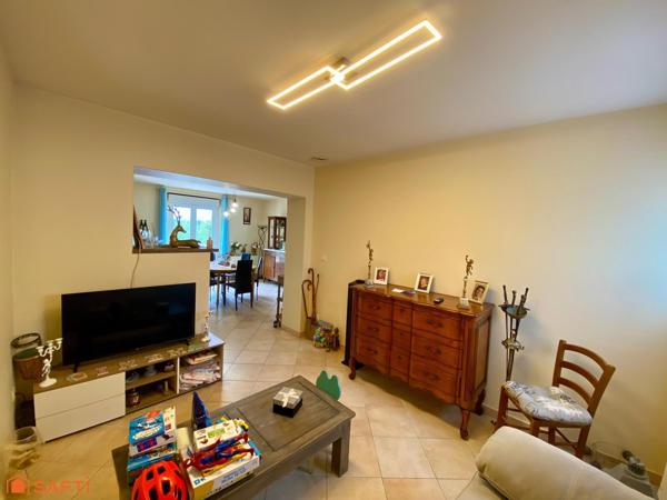 Maison familiale avec dépendances, vaste terrain et vue dégagée sur le Lot