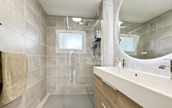 Appartement à vendre    3 pièces • 81 m2 Valence