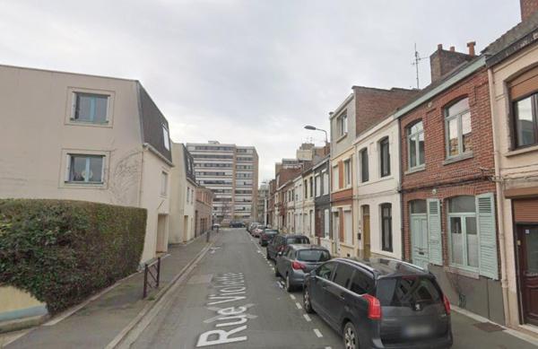 PROCHE CHR - PLACE DE PARKING DE 13m² DANS UNE RESIDENCE SECURISEE - POSSIBILITE ACHAT 2è PLACE
