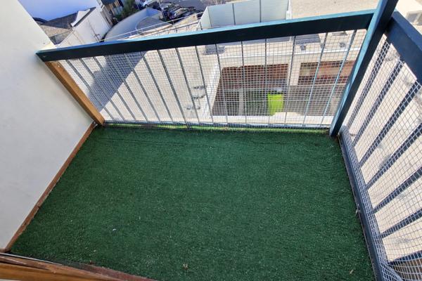 EMPLACEMENT IDÉAL – DERNIER ÉTAGE – VUE DÉGAGÉE