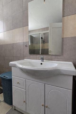 EMPLACEMENT IDÉAL – DERNIER ÉTAGE – VUE DÉGAGÉE