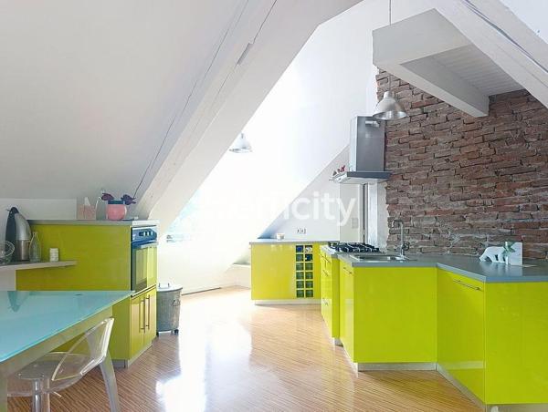 Loft
         5 pièces
        - 158 m² Bien prestige 410 000 € *