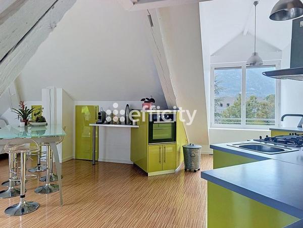 Loft
         5 pièces
        - 158 m² Bien prestige 410 000 € *