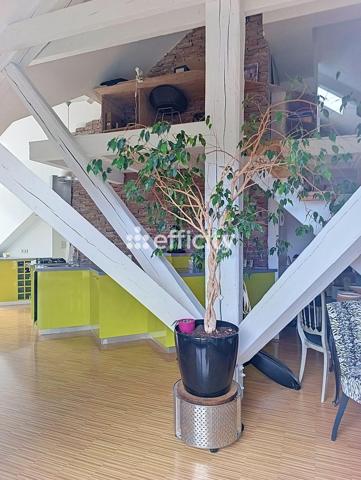 Loft
         5 pièces
        - 158 m² Bien prestige 410 000 € *