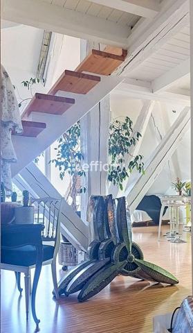Loft
         5 pièces
        - 158 m² Bien prestige 410 000 € *
