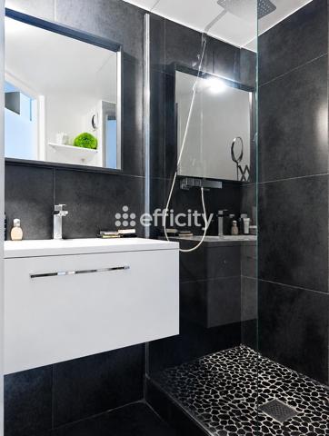 Loft
         5 pièces
        - 158 m² Bien prestige 410 000 € *