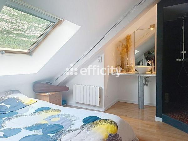 Loft
         5 pièces
        - 158 m² Bien prestige 410 000 € *