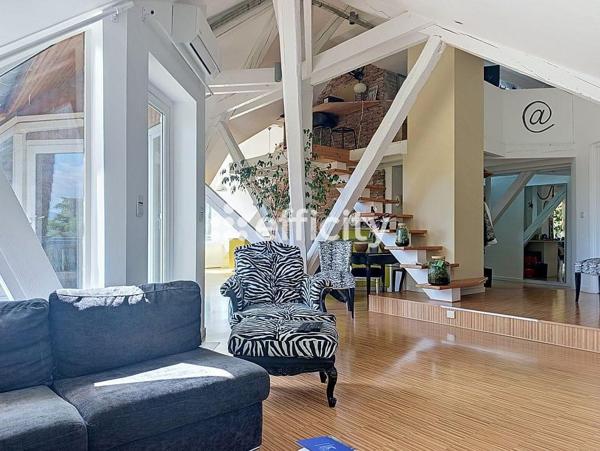 Loft
         5 pièces
        - 158 m² Bien prestige 410 000 € *