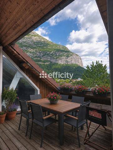 Loft
         5 pièces
        - 158 m² Bien prestige 410 000 € *