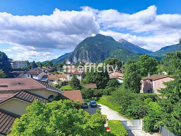 Loft
         5 pièces
        - 158 m² Bien prestige 410 000 € *
