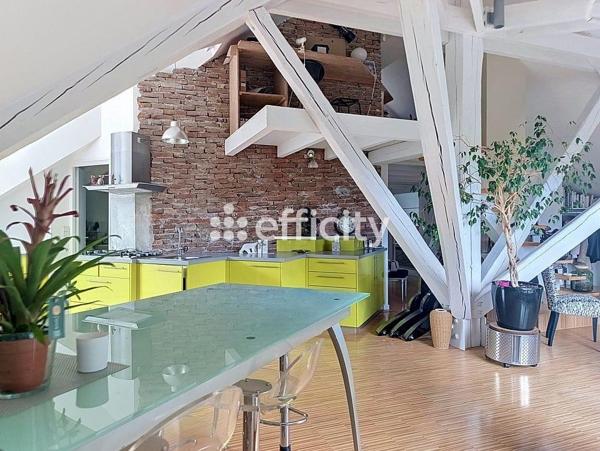 Loft
         5 pièces
        - 158 m² Bien prestige 410 000 € *