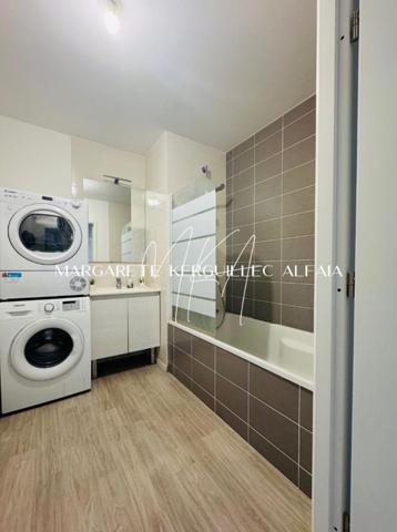 Joli appartement de 63m² avec deux chambres et balcon et parking proche gare.