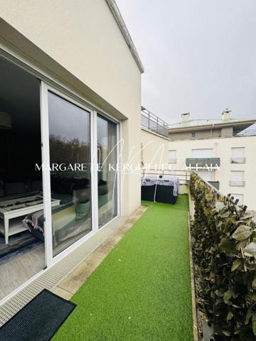 Joli appartement de 63m² avec deux chambres et balcon et parking proche gare.