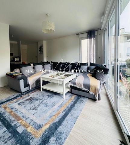 Joli appartement de 63m² avec deux chambres et balcon et parking proche gare.