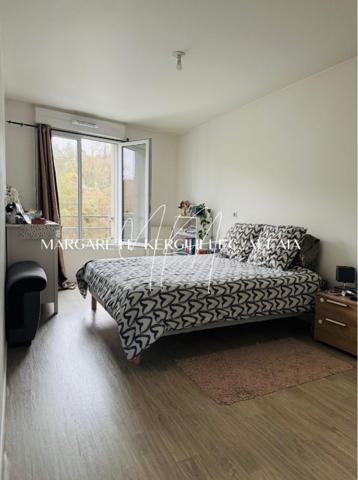 Joli appartement de 63m² avec deux chambres et balcon et parking proche gare.