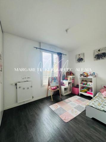 Joli appartement de 63m² avec deux chambres et balcon et parking proche gare.