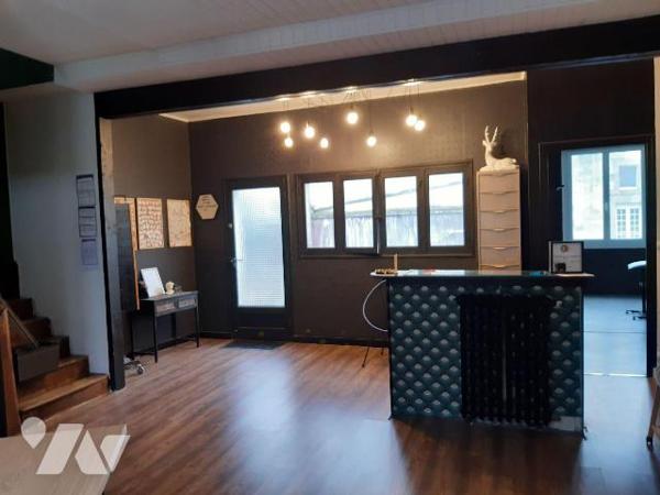 Immeuble à vendre à NOYAL-PONTIVY (56920), Morbihan (56), situé au coeur du centre-ville, à 2 p...