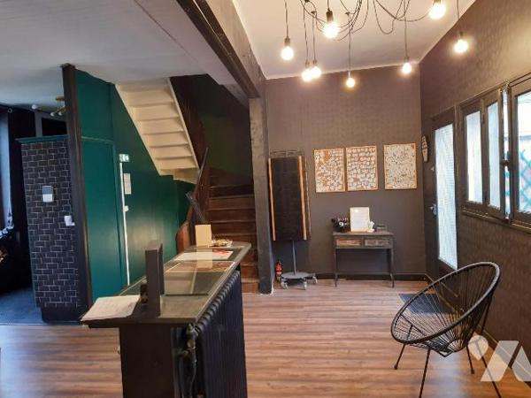 Immeuble à vendre à NOYAL-PONTIVY (56920), Morbihan (56), situé au coeur du centre-ville, à 2 p...