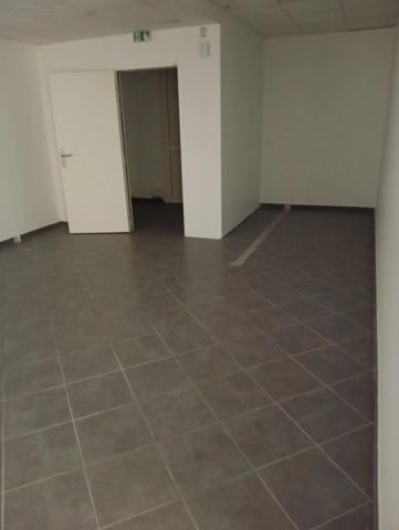 Location - Fonds et/ou murs commerciaux Saint-Ouen-de-Thouberville 27310 2 pièces 145 m 2